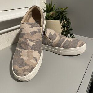 NWOT  Steve Madden Tan Camo Slip-On Sneakers